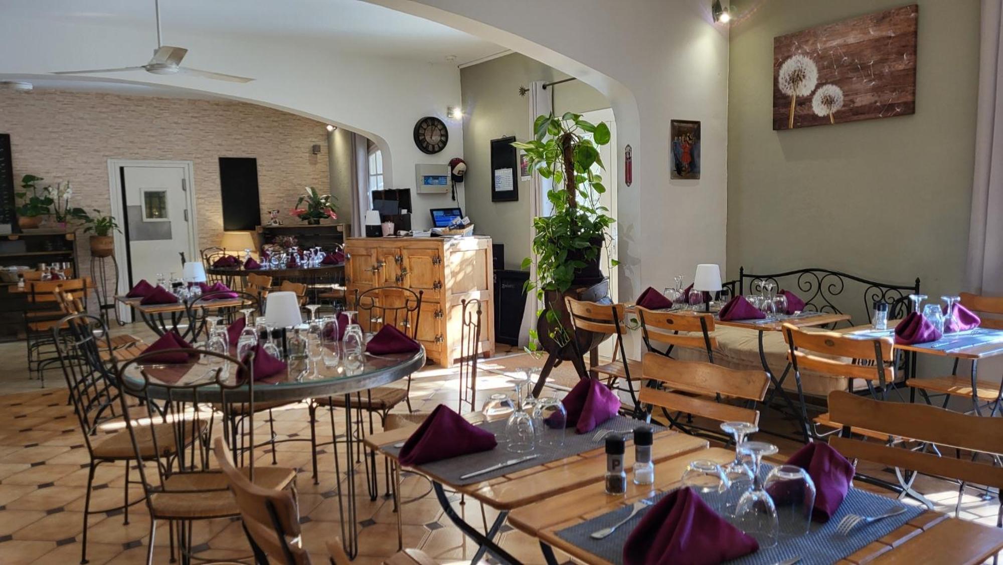 Auberge De La Table Ronde فينو سور فيردون المظهر الخارجي الصورة