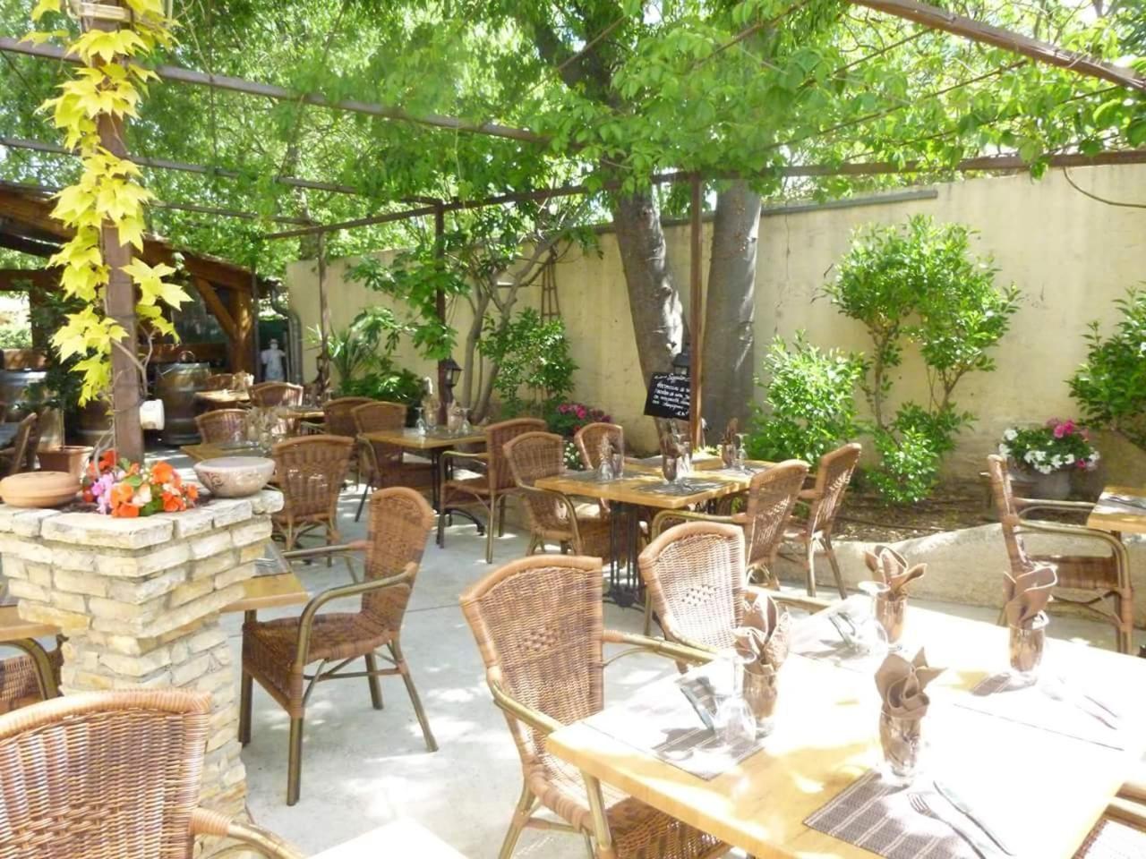 Auberge De La Table Ronde فينو سور فيردون المظهر الخارجي الصورة