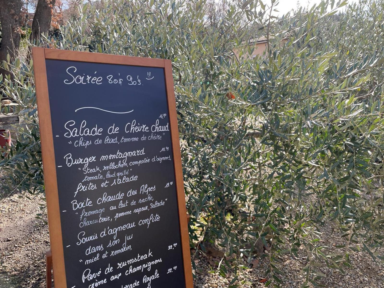 Auberge De La Table Ronde فينو سور فيردون المظهر الخارجي الصورة