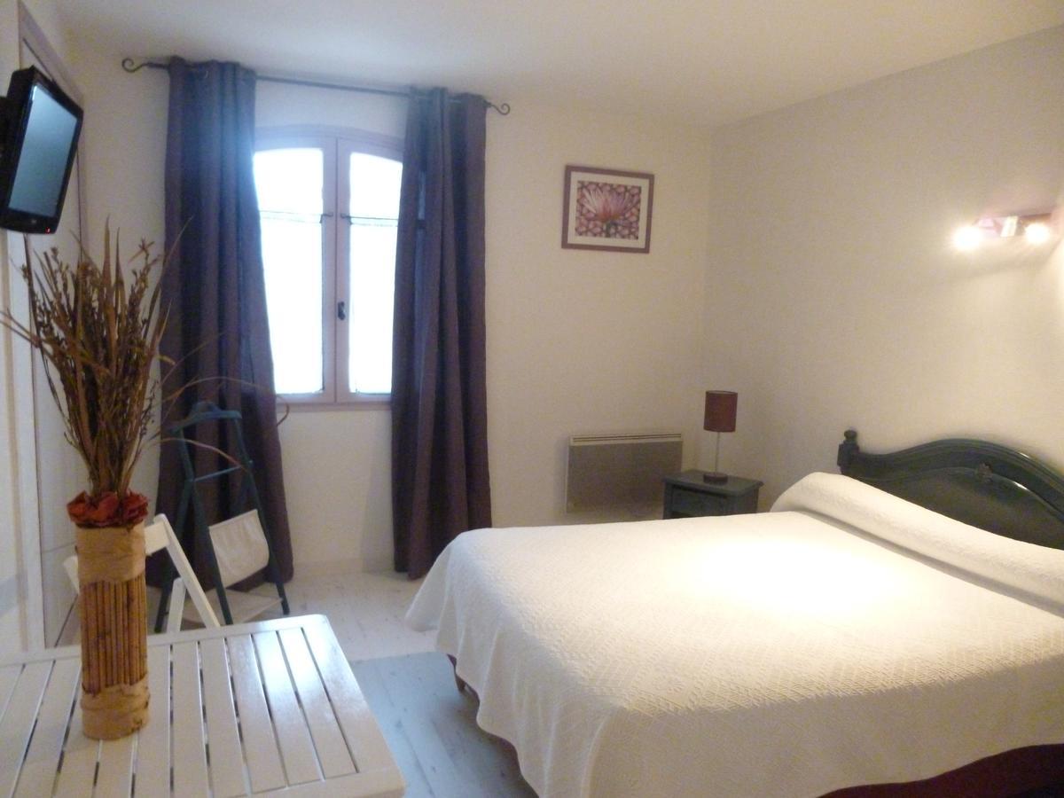Auberge De La Table Ronde فينو سور فيردون المظهر الخارجي الصورة